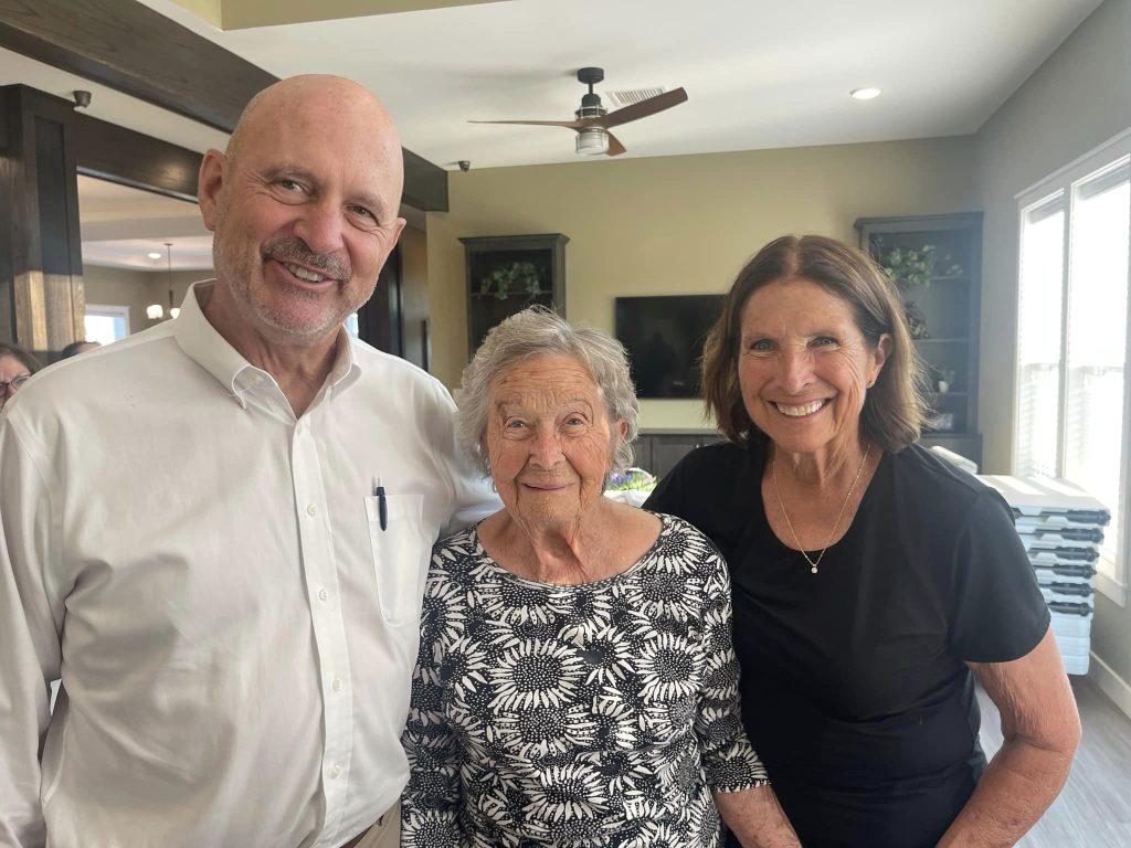 maggie's place memory care overland park resident with family